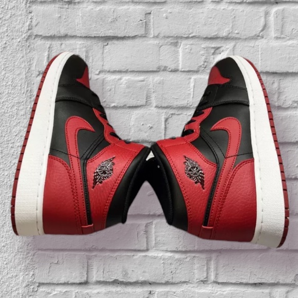 Sold!NIKE AIR JORDAN 1 MID GS BANNED (2020) BLACK GYM RED-WHITE SZ 7Y/MENS SZ 7 - Picture 5 of 12